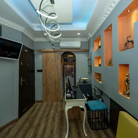 Отель Valeria White Suites *