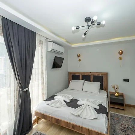 Отель Valeria White Suites