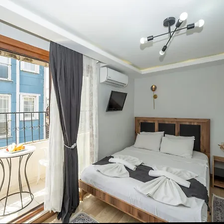 Valeria White Suites Отель
